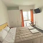 Genova Hostal